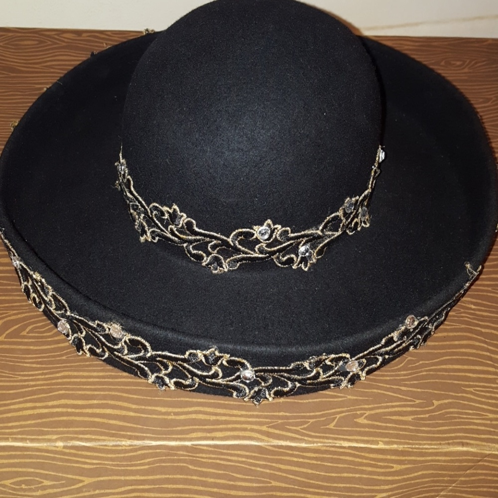 ROSALYN CARROLL DESIGNED💯WOOL/FELT/RHINESTONE HAT